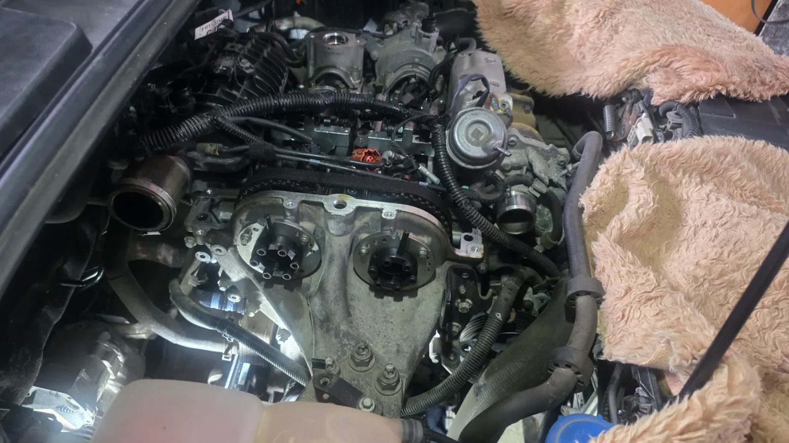 Смяна на ангренажен ремък – Ford Fiesta 1.0 EcoBoost – снимка 11 от сервиза на VIP Cars Варна