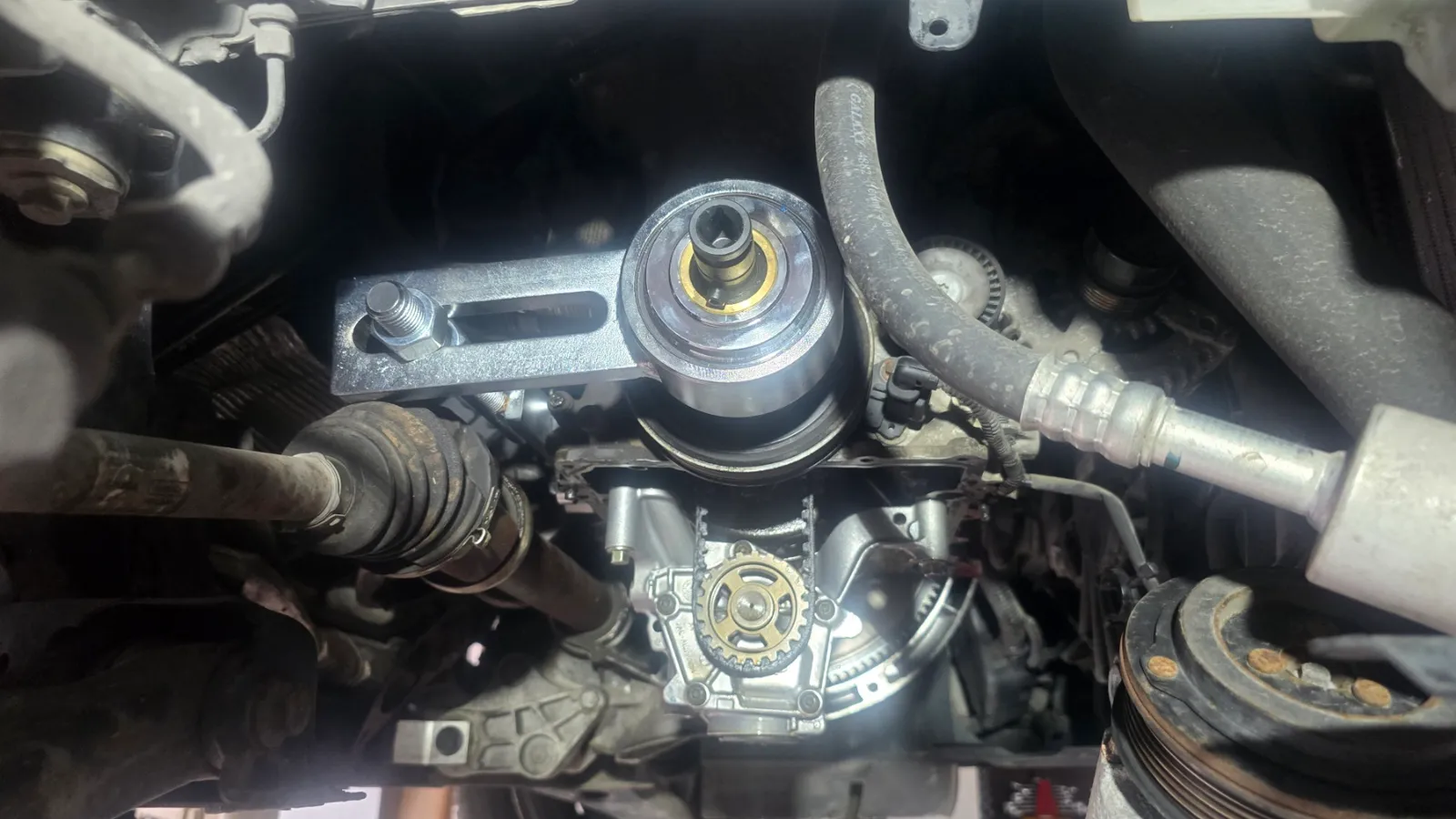 Смяна на ангренажен ремък – Ford Fiesta 1.0 EcoBoost – снимка 16 от сервиза на VIP Cars Варна
