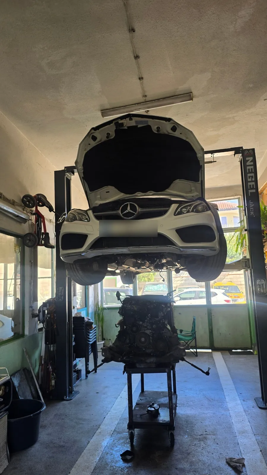Смяна на ангренажни вериги и зъбчатки – Mercedes E350 Coupe – снимка 4 от сервиза на VIP Cars Варна