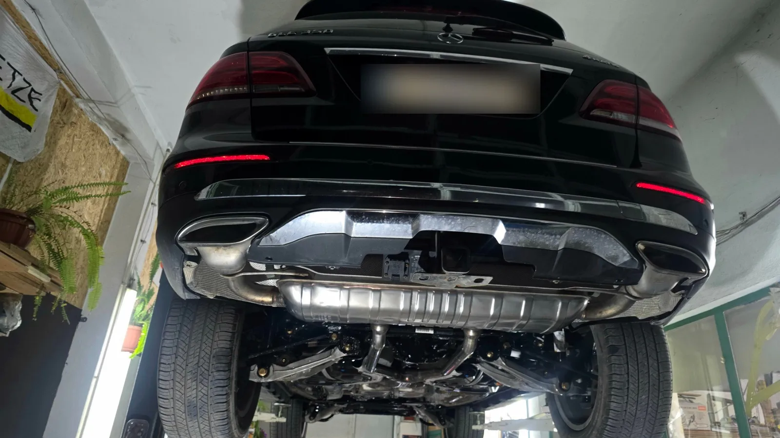 Mercedes GLE 350 при ремонт на ръжди по каросерията – VIP Cars Варна